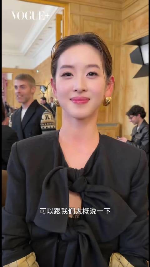 章泽天状态似18岁少女，气质出众神似刘亦菲