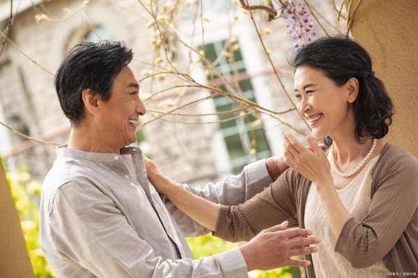 婚姻长久的真相：中年夫妻靠的不是情话，而是这三件事