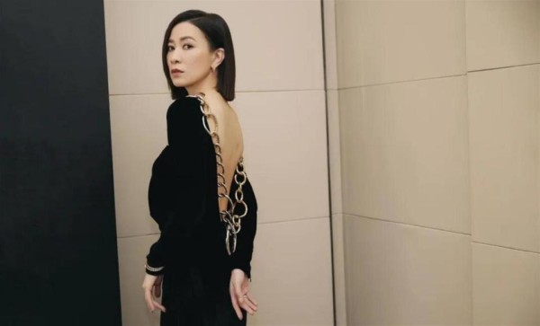 香港富商与视后佘诗曼相隔30年再同框，曾自爆当年一原因错过对方