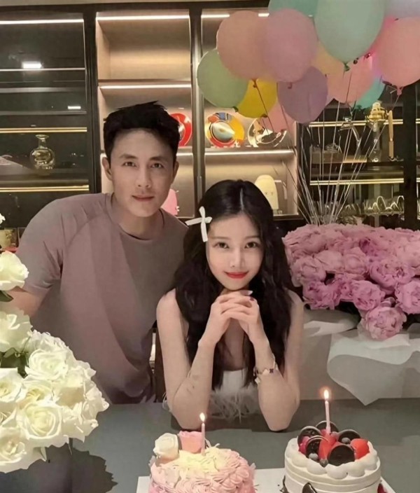 杜淳这是把妻子当女儿养了吧，她这状态哪像快40岁的人啊