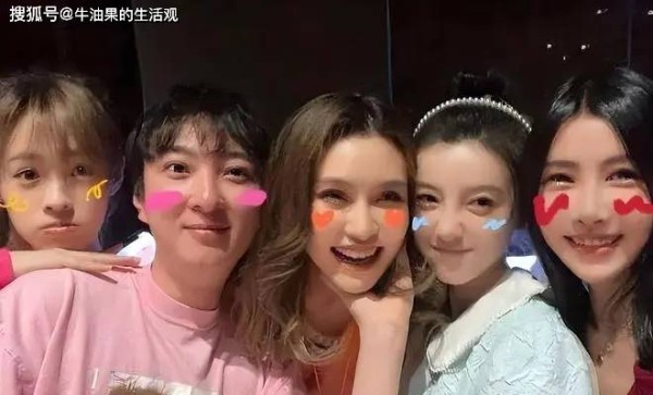 懒懒发文认爱王思聪,两人恋情甜蜜,网红与富豪的恋情能否长久