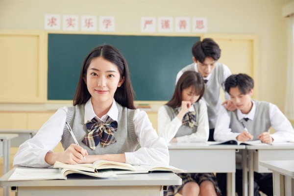 两个有家室的人，有这种“互动”，已属“情人”了