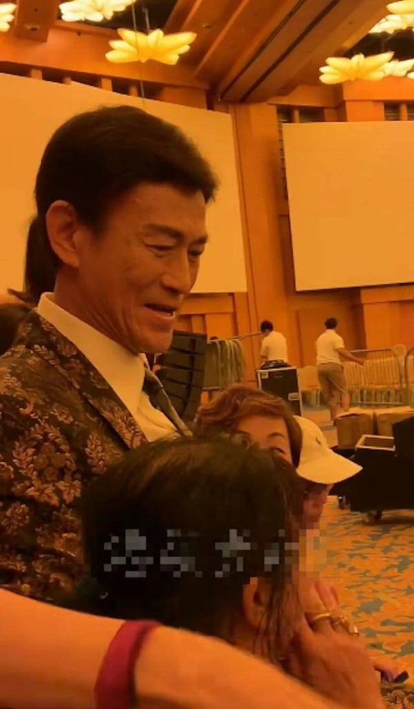 TVB著名男星神隐三年，女儿离世备受打击，七年前视频曝光引热议