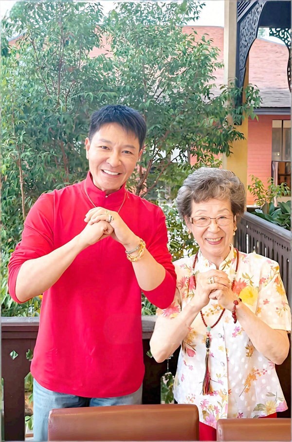 男星李宗翰：50岁未婚单身，他孝顺母亲影响了爱情？