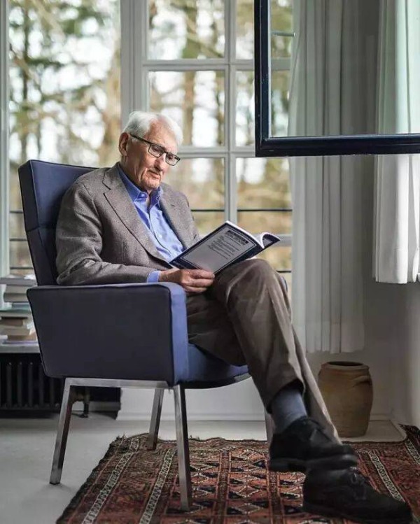 逝者｜德国著名哲学家哈贝马斯去世，享年97岁