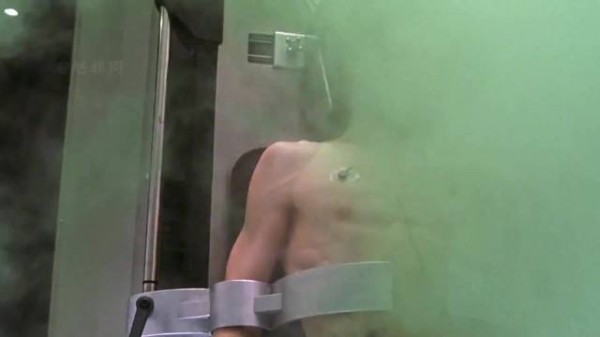 好莱坞早期科幻片中的神道具，演员是遭老罪了