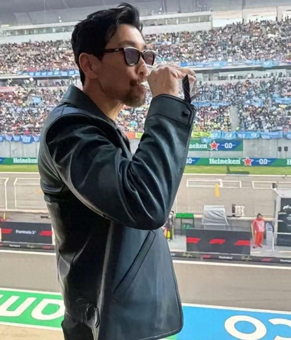 王千源16岁女儿近照曝光!父女俩现身F1,小苹果变清秀大姑娘了!