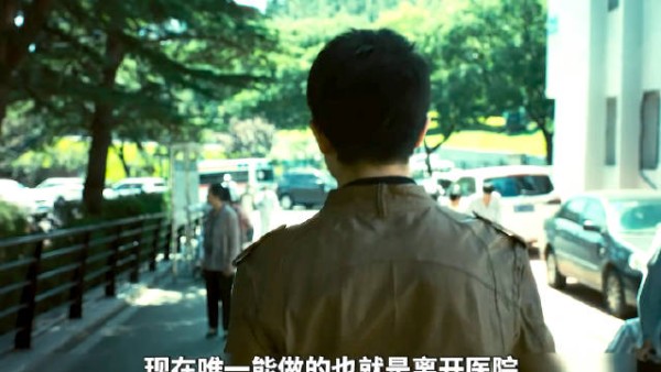 黑老大出狱后到酒店打工，却不料第一天就有小混混来闹... l