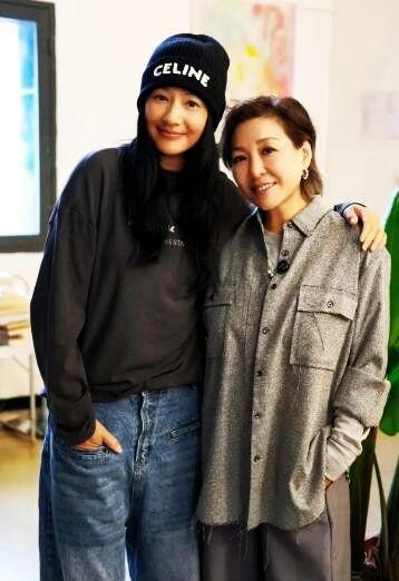 54岁瞿颖承认已婚：从结婚到现在“挺享受”，网友：快乐又回来了