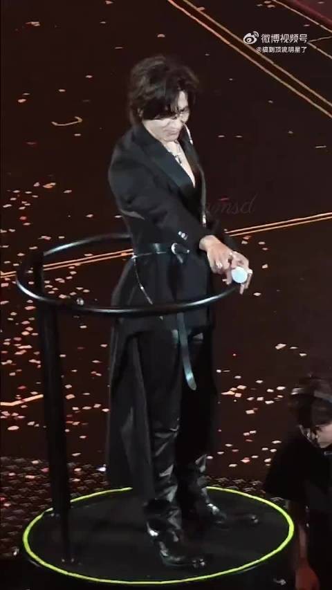 言承旭49岁状态引热议，胸肌若隐若现