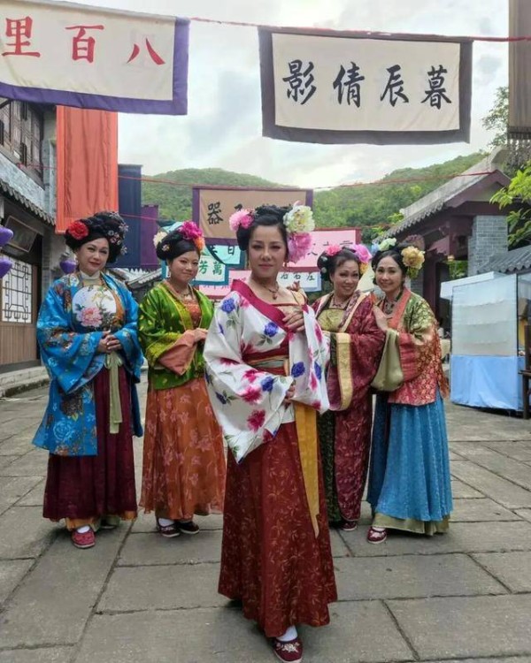 TVB“御用师奶”整容变年轻，自言忘记以前样貌，被指撞脸张文慈