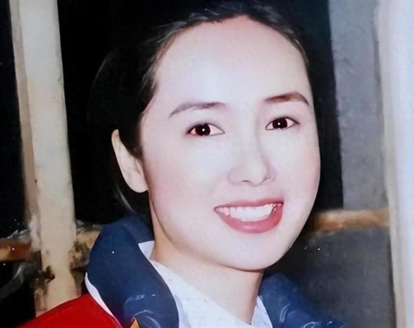 60岁蒋雯丽近照曝光：素颜瘦削定居英国，昔日女神如今活成这样？