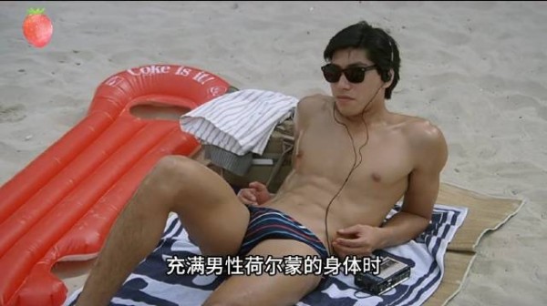 犯花痴的女孩想撩乌鸦哥，不料乌鸦哥是瞎子，气的不行！