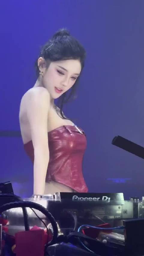 一扭一晃,犹如风情万种,纯欲界的天花板!