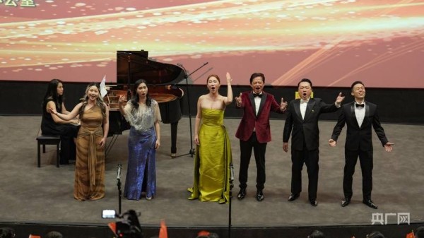 以歌为桥聚同心 文化交融促团结 香港歌剧院“狮子山下”音乐会唱响中卫