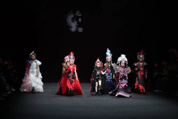 楚雄彝绣亮相2026中国国际时装周