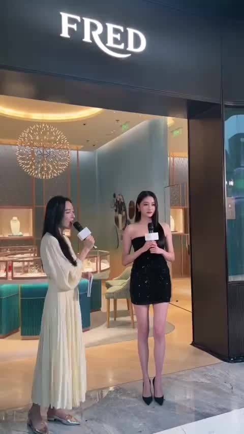 关晓彤腿长引热议,完美比例获赞