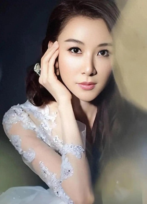 57岁萧蔷回应天价片酬，一句话让全网破防：这才是真“姐”！