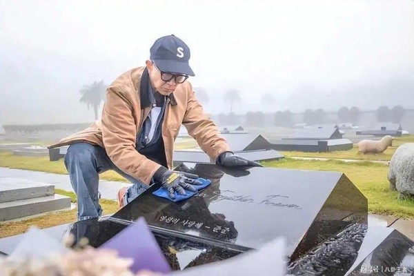 泡菜比大S重要!具俊晔回韩国,他清空账号,和好兄弟一起吃泡菜美食