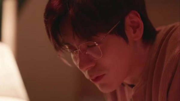 魏哲鸣郑合惠子《你是迟来的欢喜》吻戏曝光