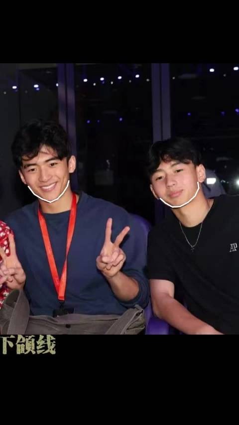 张柏芝接机18岁大儿子Lucas，背包拥抱显母子情深