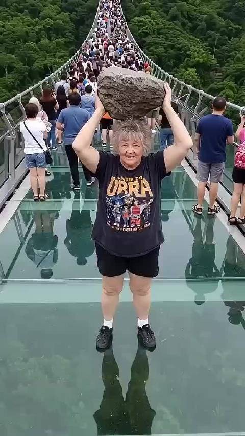 请你想象一下，站在这座桥上会发生什么呢？