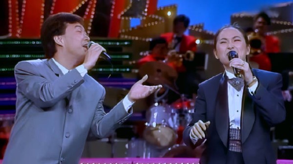 这次小哥和方芳要模仿凤飞飞,唱歌和搞笑他俩都是一流的!方芳 流水年华