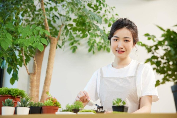 有老公的女人有以下默许，就是对你动了情，别再靠近，要保持距离