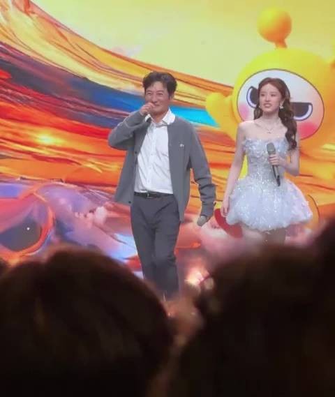 何炅维嘉好六同框落泪引回忆