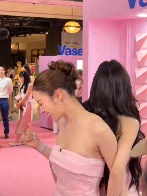 终究是把madam拐去干这个了 我等正式视频