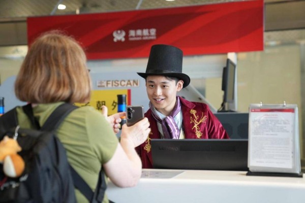 云端邂逅《查理与巧克力工厂》，海南航空打造万米高空百老汇音乐剧盛宴