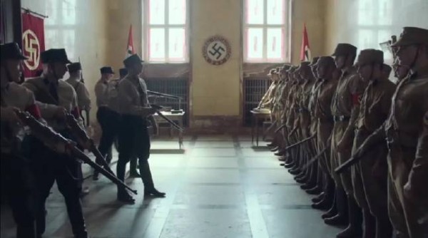 冲锋队与党卫队对峙，被打死两人后果断选择投降