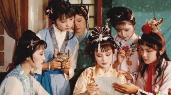 曹雪芹是如何写出经典作品《红楼梦》的？他想告诉后人什么？