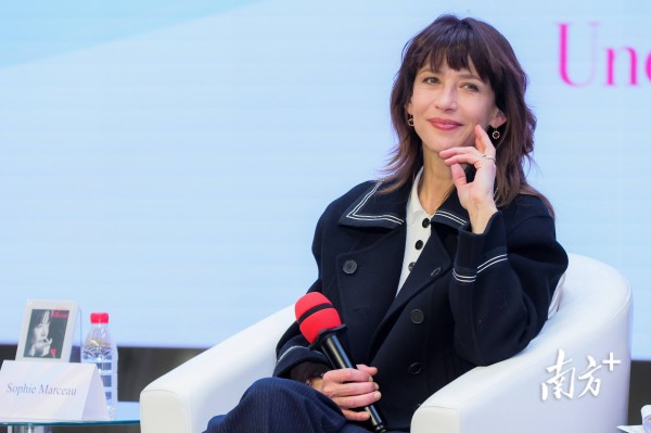 特写丨苏菲·玛索春日抵京,两天三场文学之约