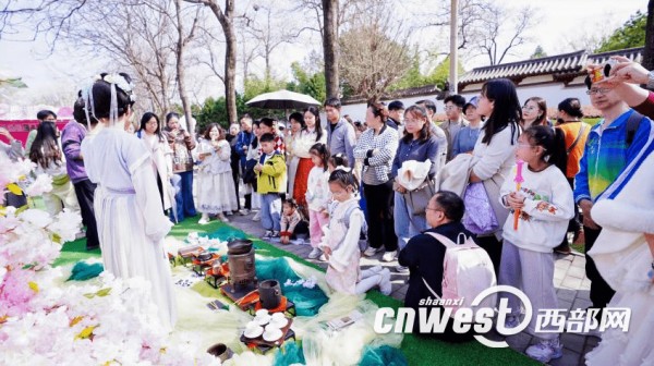看汉服巡游、尝老字号樱花宴 在西安青龙寺景区邂逅盛唐春日浪漫