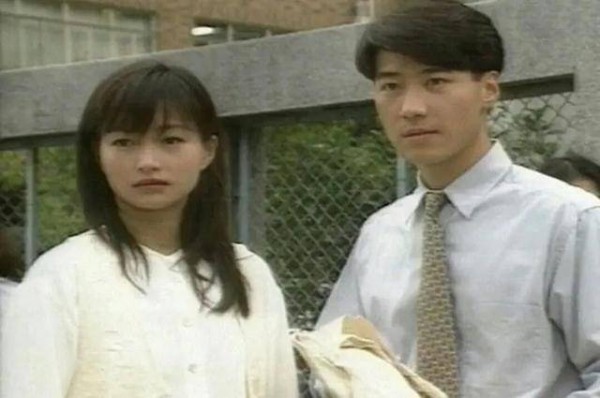 香港天王红馆开唱状态曝光，59岁自然老去获激赞，网民直呼一绝