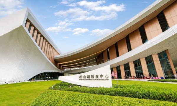 东莞松山湖展演中心启幕，大湾区又添“文化会客厅”
