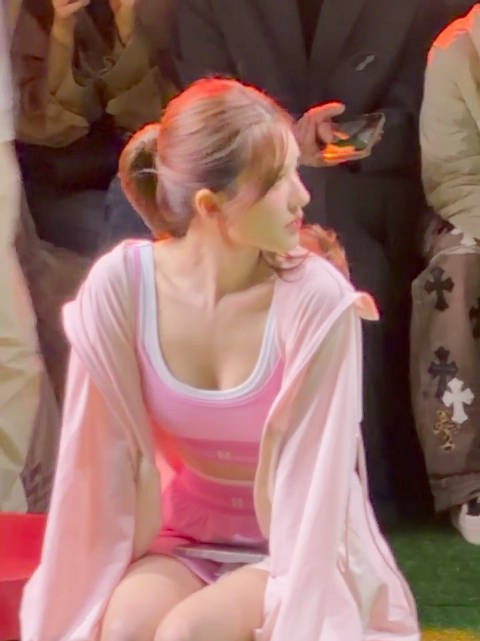 这个视频毛茸茸的,好像一颗汁水很足的水蜜桃