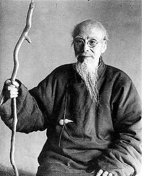 他画了一扇门却拍出7475万，遭到网友质疑，专家：这根本就不是门