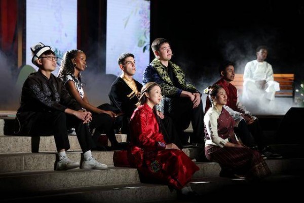 北京丁香诗会香染市井街巷，各行业诗人成主角儿