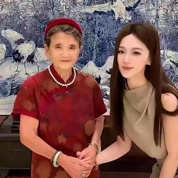 看见杨子母亲对新儿媳的态度，方知，黄圣依净身出户有多明智