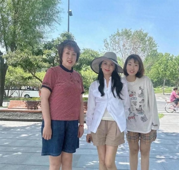 46岁的刘涛被偶遇 状态太惊艳了 身材苗条 皮肤白皙 仿佛二十多岁少女