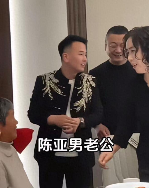 陈亚男刚订婚，大衣哥就高调接受采访，谈及出名和女婿，句句通透