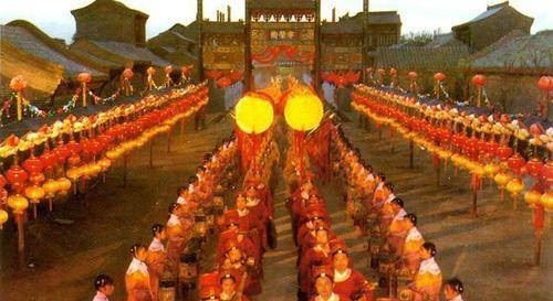 红楼梦：贾元春省亲为何赶在天亮前回宫？这是皇帝对贾府的警告！