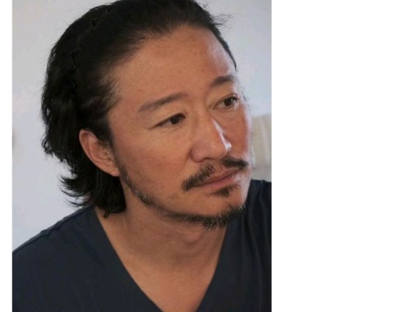 谢楠晒照为吴京庆生,长发造型硬汉范十足,却被导演郭帆抢了风头