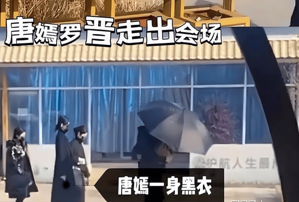 罗晋一家甜蜜出游,唐嫣打扮清爽很少女,6岁小小糖身高超130