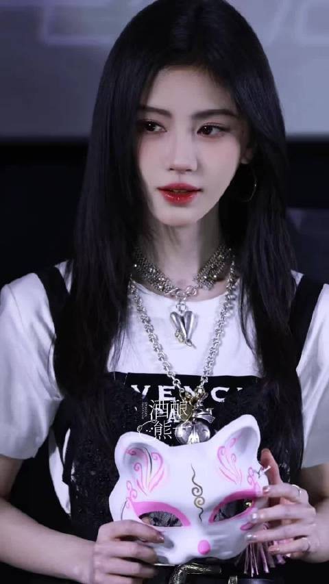 额滴神呀,鞠婧祎美成啥了