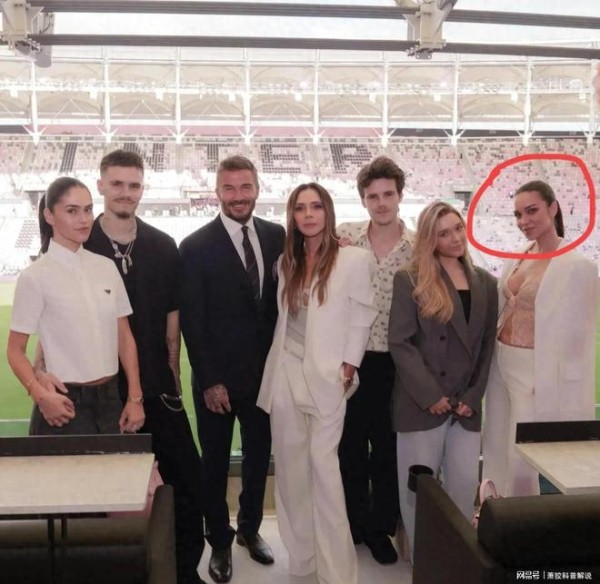 贝克汉姆全家亮相新球场!小儿媳穿透视装吸睛,梅西出场镜头很帅