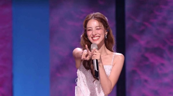 前TVB港姐冠军惊艳内地观众,首秀得分不高却获追捧迪丽热巴接班人