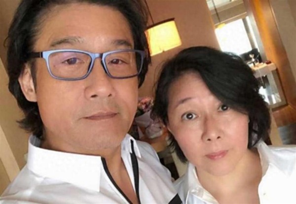 68岁梁家辉暴瘦,陪妻逛街仍手牵手,结婚40年零绯闻